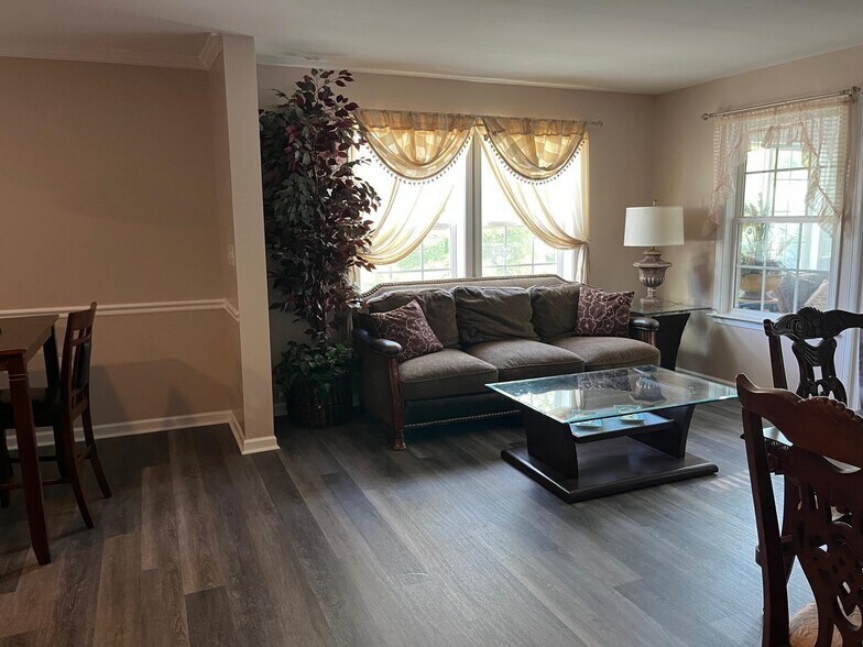 Sitting area - 199 Rumbling Rock Rd