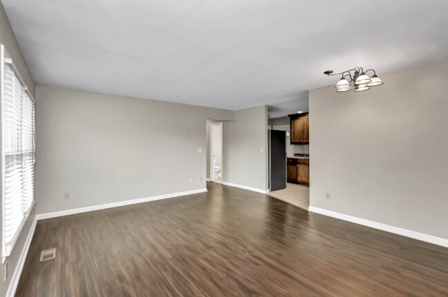 Building Photo - 2804 Thurman Cir SW