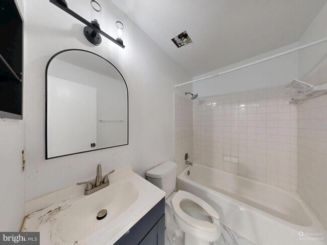 Building Photo - 8105 Kenova Ln