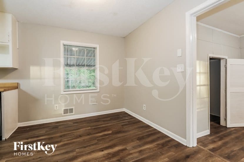 Building Photo - 6989 Adel Ln