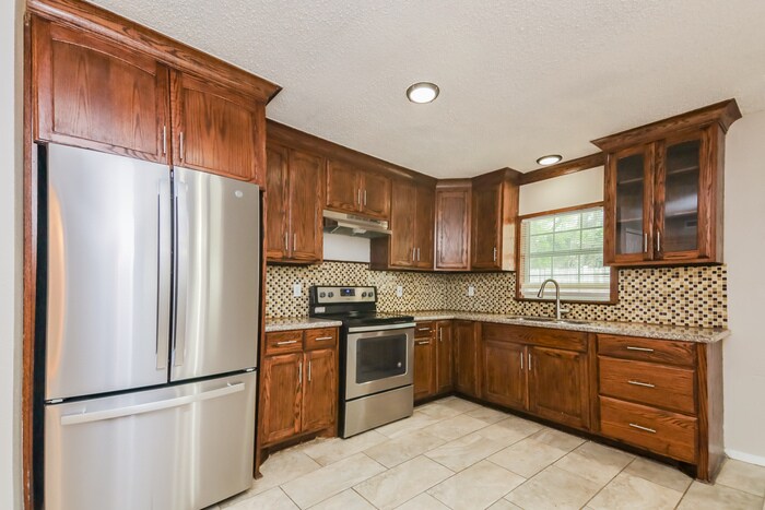 Building Photo - 6205 Magnolia Ln