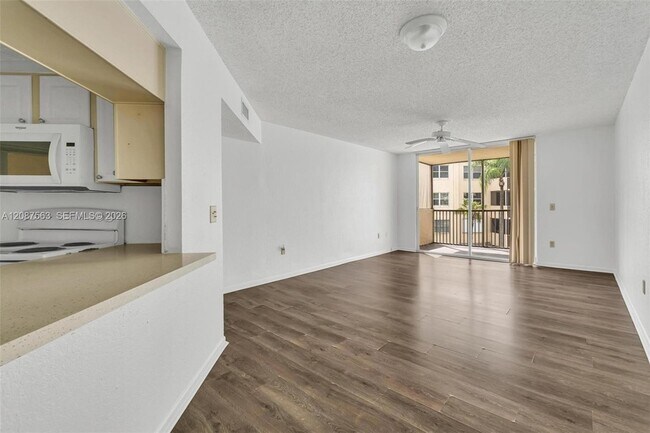 Building Photo - 8255 Lake Dr