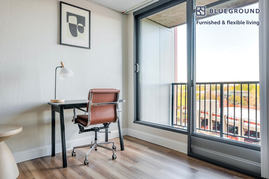 Building Photo - 812 Memorial Dr