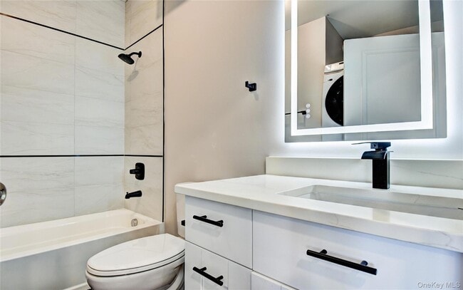 Building Photo - 292 Main St