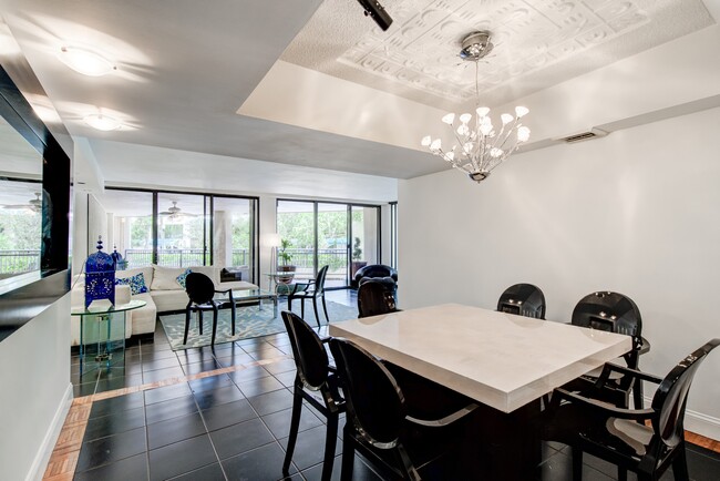Building Photo - 2901 S Bayshore Dr