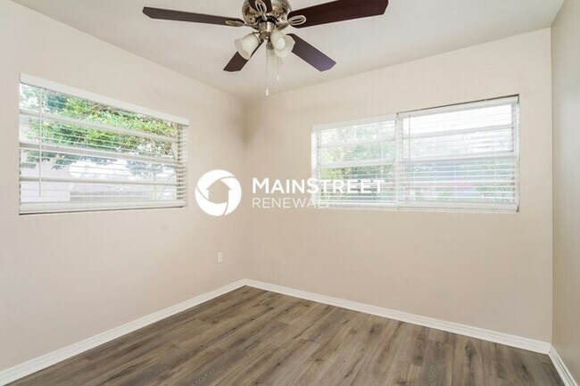 Building Photo - 4 Bedroom Pet-Friendly Home in ORLANDO, FL with Main Street Renewal
