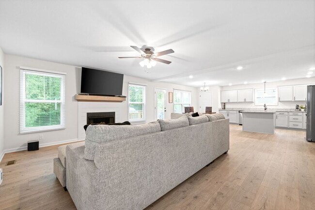 Building Photo - Beautiful Home in Woodland Hills