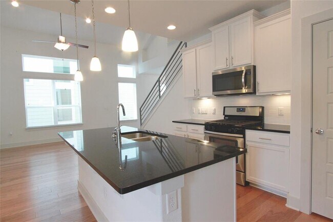 Building Photo - 1507 Homespun Rd