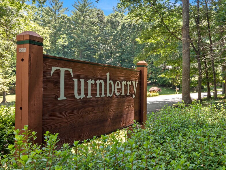 Building Photo - 28 Turnberry Dr