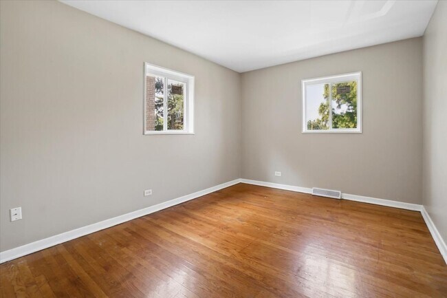 Building Photo - 9115 Gross Point Rd
