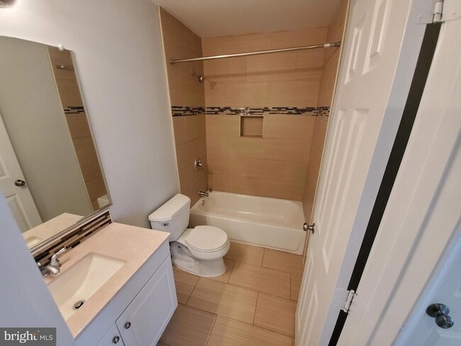 Building Photo - 3344 Vineland Pl