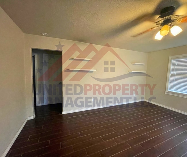 Building Photo - Cozy 2-Bedroom Home Near Shopping & Schools