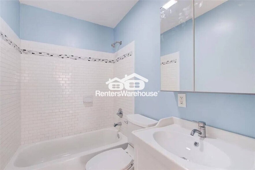 Building Photo - 875 White St SW