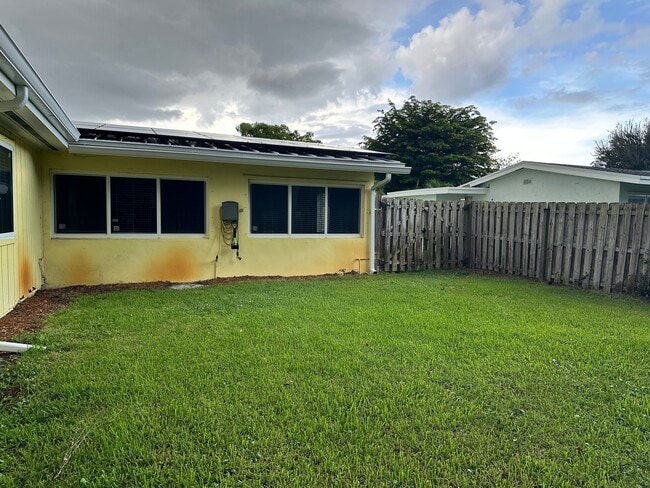 Building Photo - 825 Buttonwood Rd