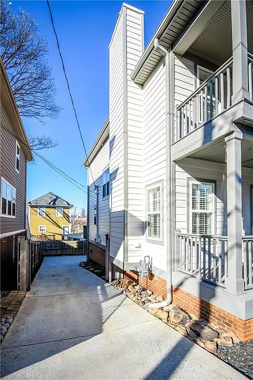 Building Photo - 587 Delbridge St NW
