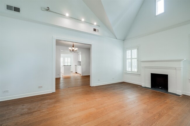Building Photo - 6204 Kirby Dr