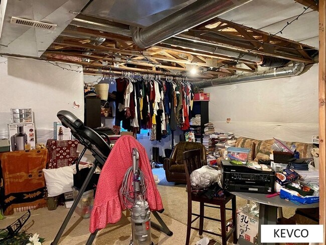 Building Photo - Three Level Townhouse with Attached Two Car Garage!