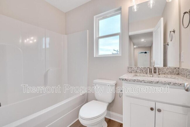 Building Photo - 2466 E 21st St