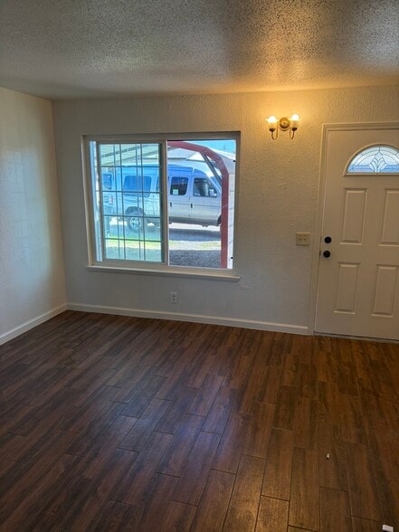 Building Photo - 6062 Vierra Ln