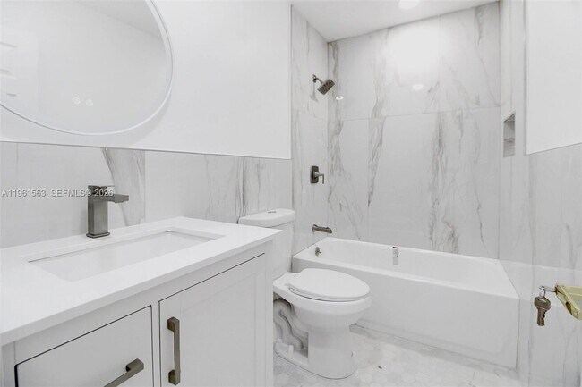 Building Photo - 10921 SW 70th Terrace