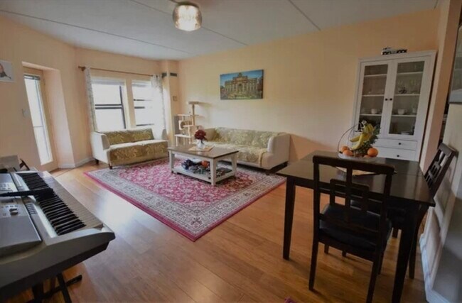 Building Photo - 14 Heron St