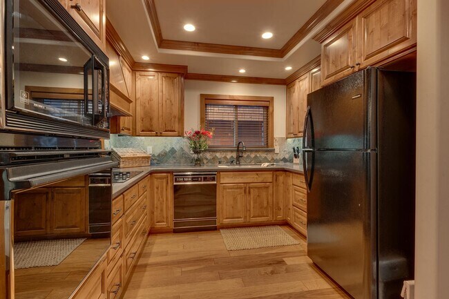 Building Photo - Incline Village Condominium:  2 Bedrooms, 2.5 Bathrooms, Low Elevation