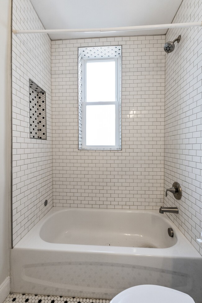 Building Photo - 307 Taylor Ave