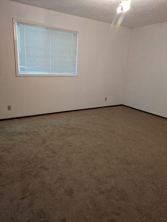 Building Photo - 809 Cherokee Ln