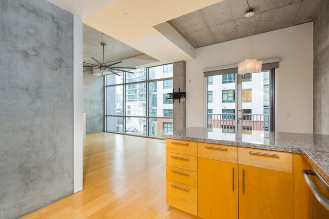 Building Photo - 2 bedroom 2 story East Village loft at Fah...