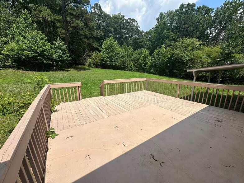 Building Photo - 5007 Spring Hill Dr