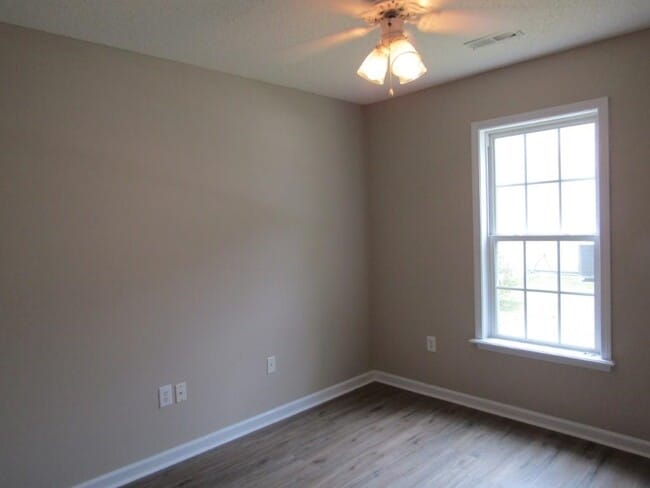 Building Photo - 2208 Seaford Dr