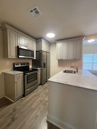 Building Photo - 2 bedroom, 2 bathroom, 2 Car Covered Carport, Stainless Refrigerator, stove, dishwasher, Washer a...