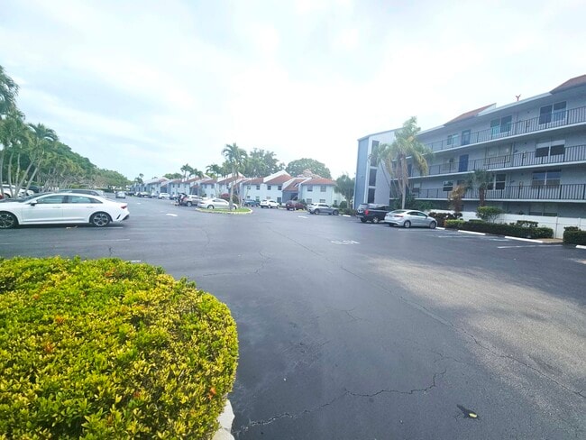 Building Photo - 14747 Cumberland Dr