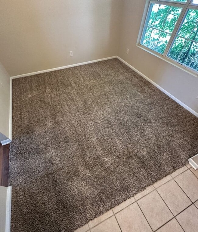 Building Photo - AVAILABLE NOW! (SECTION 8 ACCEPTED)