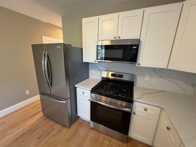 Building Photo - 116 Holland St