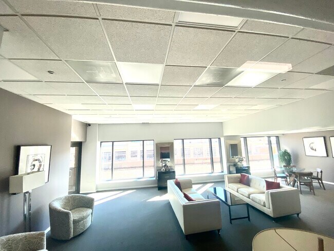 Building Photo - 520 S State St