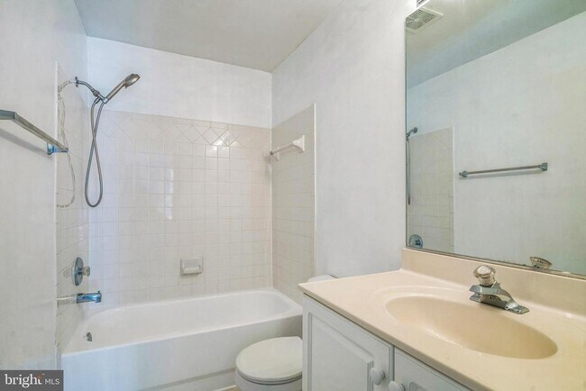 Building Photo - 3003 Mediterranean Dr