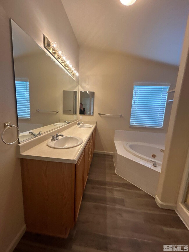 Building Photo - 455 Mallard Way
