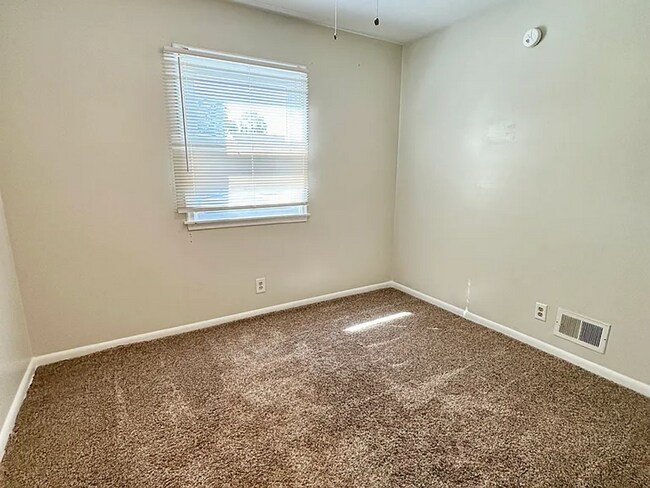 Building Photo - 5617 N 69th St