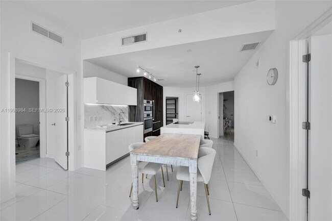 Building Photo - 851 NE 1st Ave