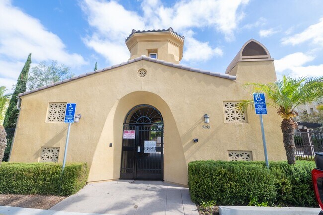 Building Photo - Amazing 3 Bedroom Condo available now! Totally loaded unit, schedule a tour today!