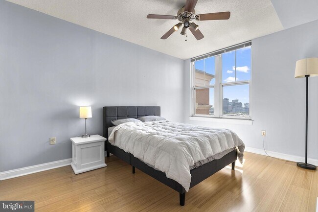 Building Photo - 11760 Sunrise Valley Dr
