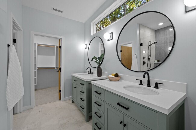 Building Photo - Stunning New Construction Home in the Hear...