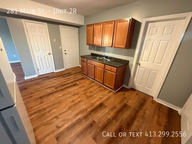 Building Photo - 281 Main St