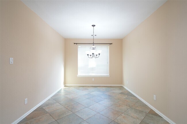 Building Photo - 5 Knotty Wood Ct