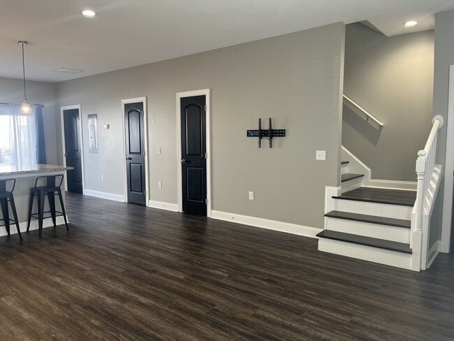 Building Photo - 77 Emanuel Ct