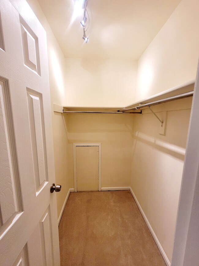 Building Photo - 7415 Fountain Head Dr