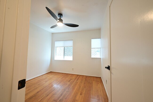 Building Photo - 216 S Vendome St