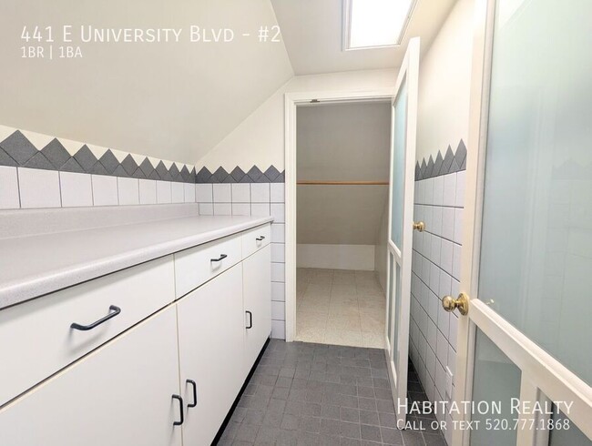 Building Photo - Pre-Lease!! Spacious 1bed/1bath a balcony ...