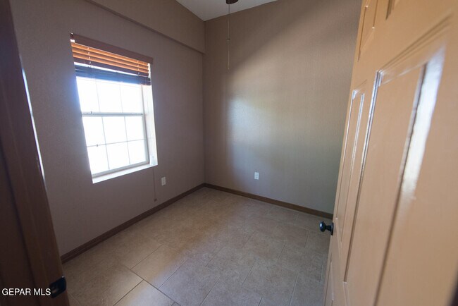 Building Photo - 326 Coates Dr